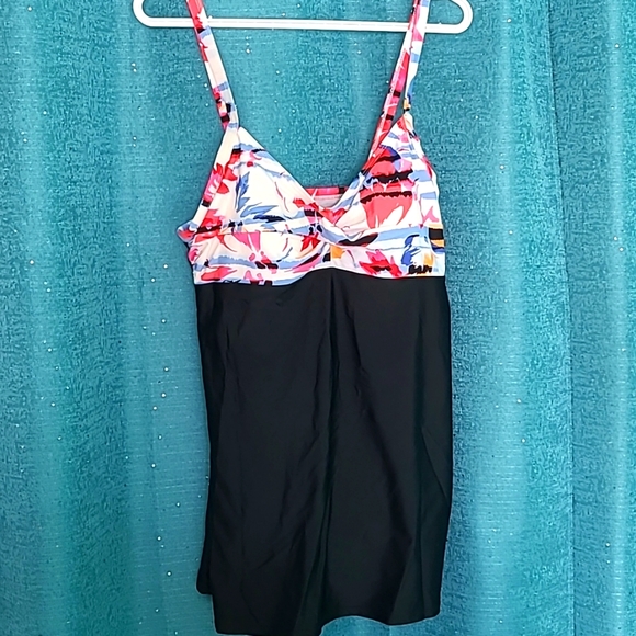One piece swimdress - Picture 1 of 4